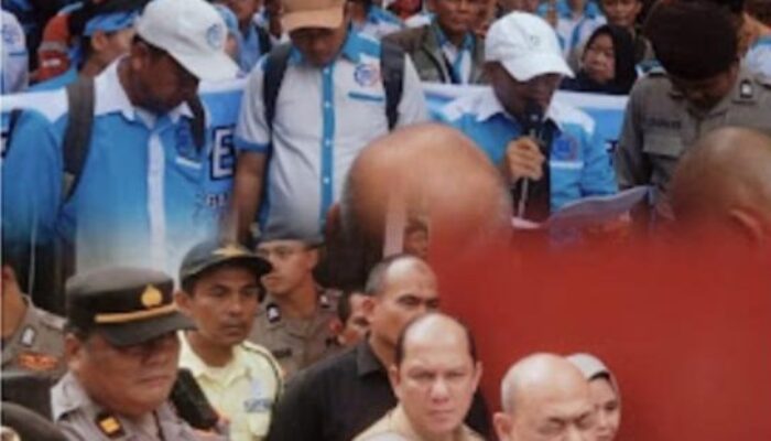 Kabag Persidangan dan Perundang Undangan Lutfi Solihin Sirait Dampingi Anggota DPRD Sumut Terima Aspirasi Buruh