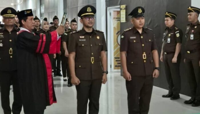 Kajari Paluta Lantik Reza Surya Mardhika Sebagai Kasi PAPBB