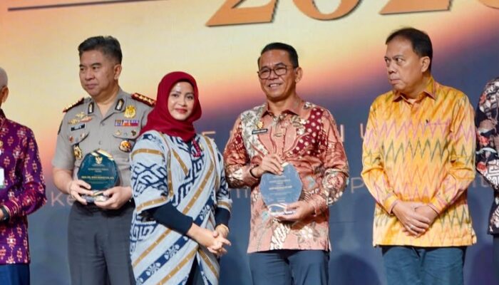 Pemko Medan Raih Penghargaan Achievement Person KI Sumut Award 2026
